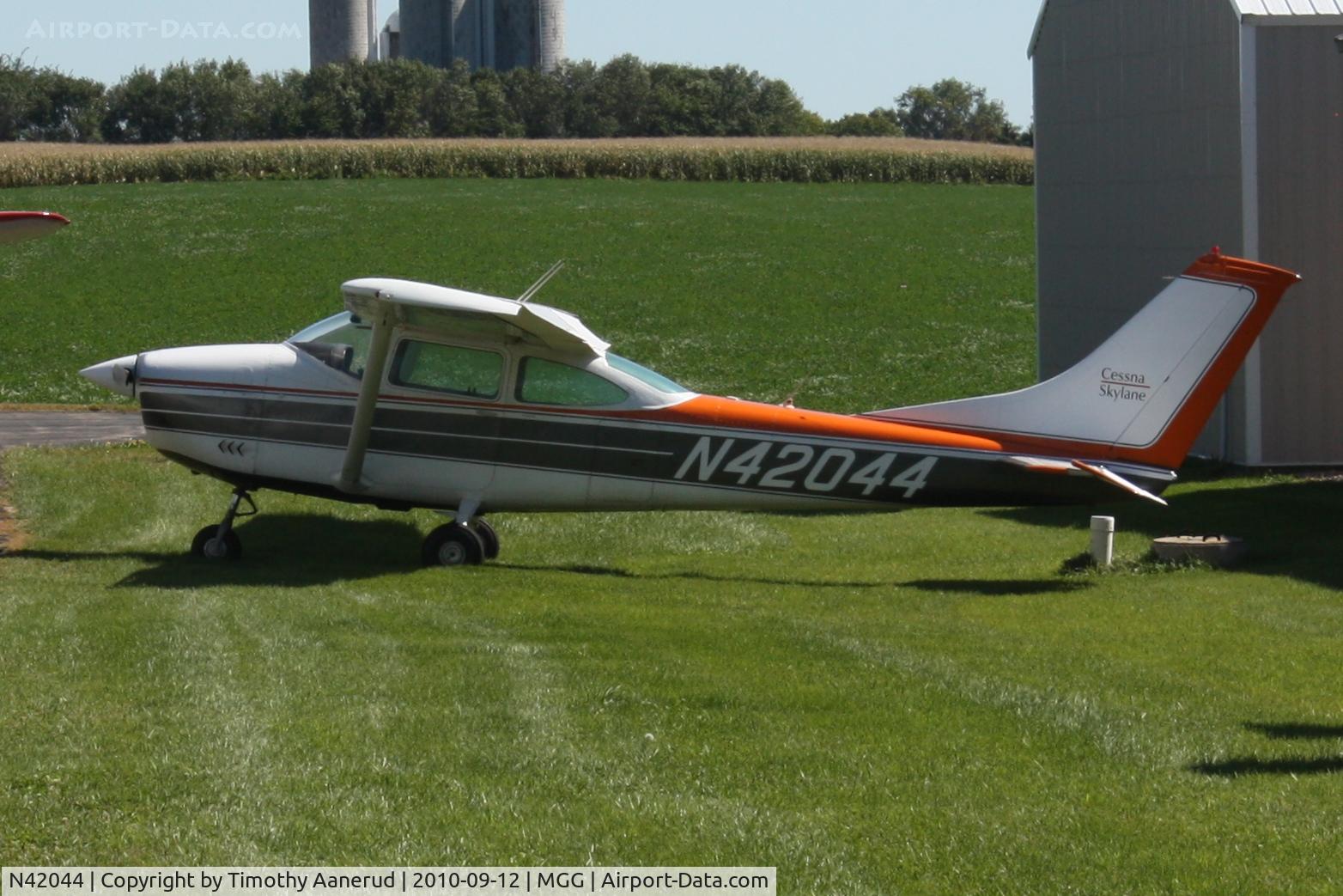 N42044, 1968 Cessna 182L Skylane C/N 18258828, 1968 Cessna 182L, c/n: 18258828