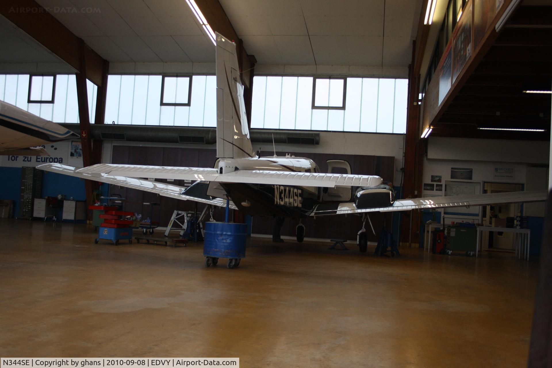 N344SE, 2006 Piper PA-34-220T C/N 3449344, On maintenance at Porta Westfalica (Germany)