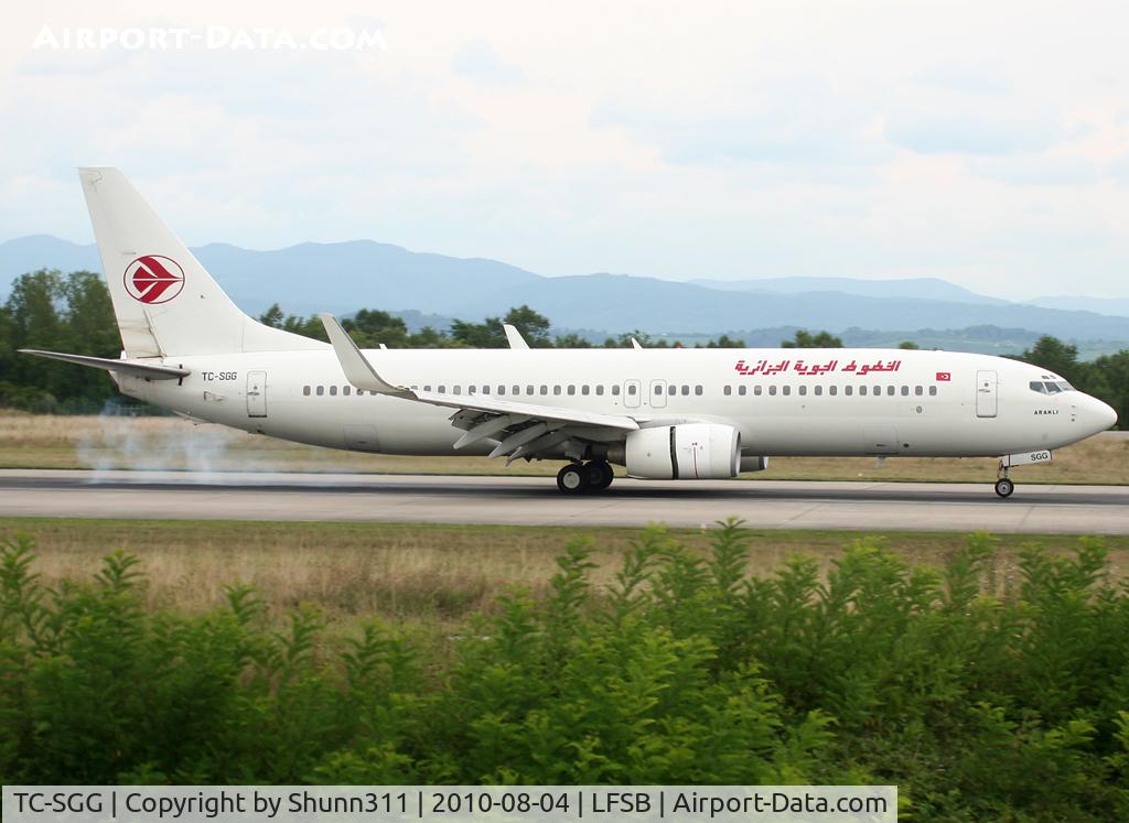 TC-SGG, 2001 Boeing 737-83N C/N 30706, Landing rwy 16