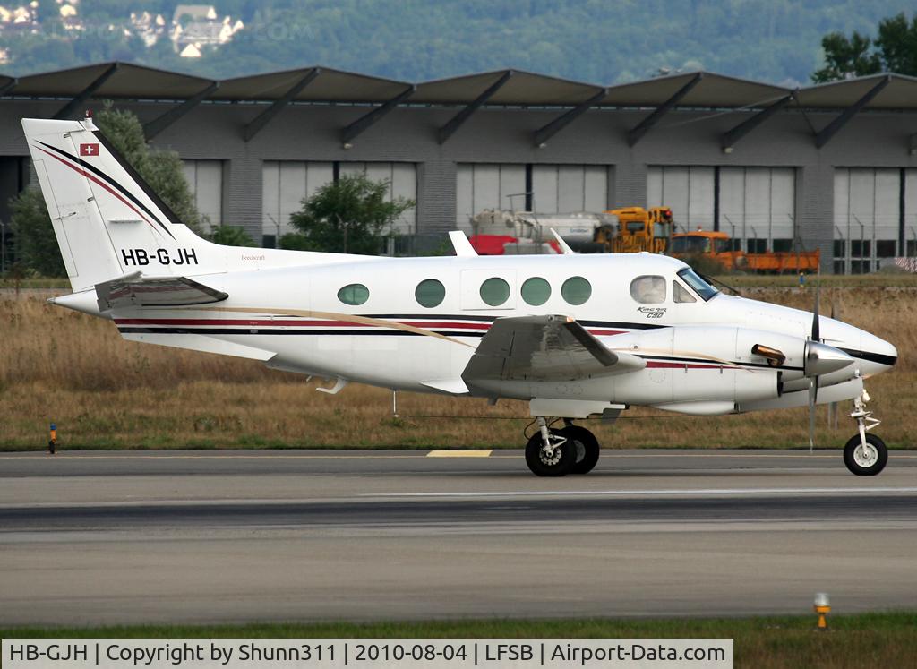 HB-GJH, 1981 Beech C90 King Air C/N LJ-972, Lining up rwy 16 for departure...