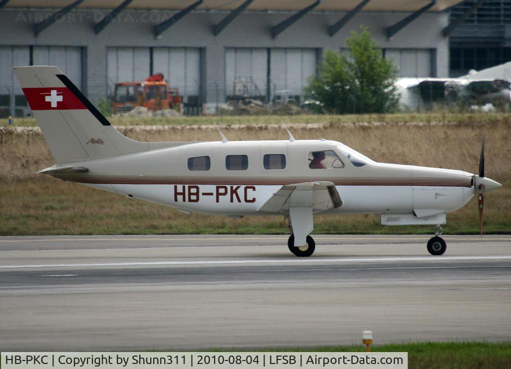 HB-PKC, 1986 Piper PA-46-310P Malibu C/N 46-8608033, Lining up rwy 16 for departure...