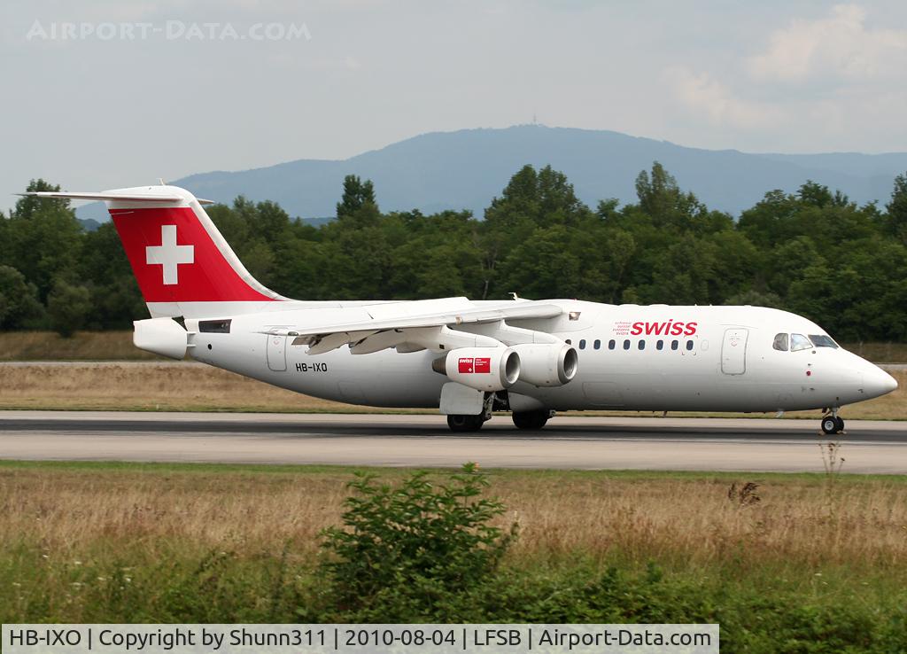HB-IXO, 1996 British Aerospace Avro 146-RJ100 C/N E3284, Landing rwy 16