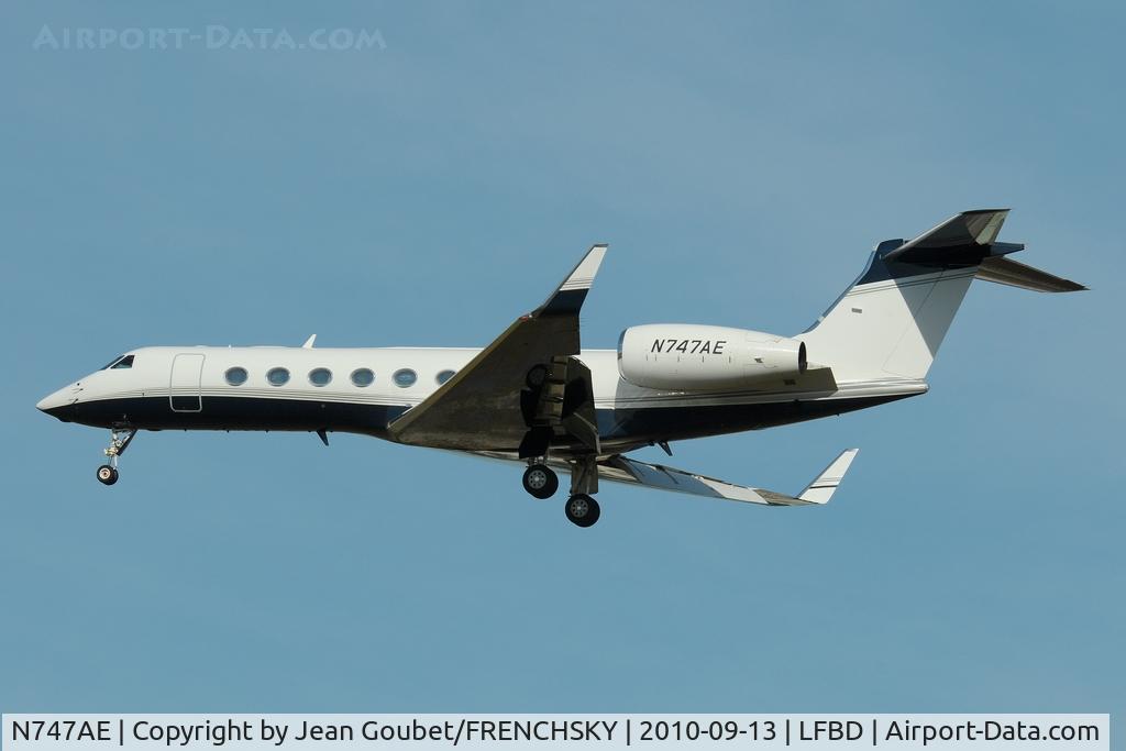 N747AE, 2005 Gulfstream Aerospace GV-SP (G550) C/N 5065, landing runway 23