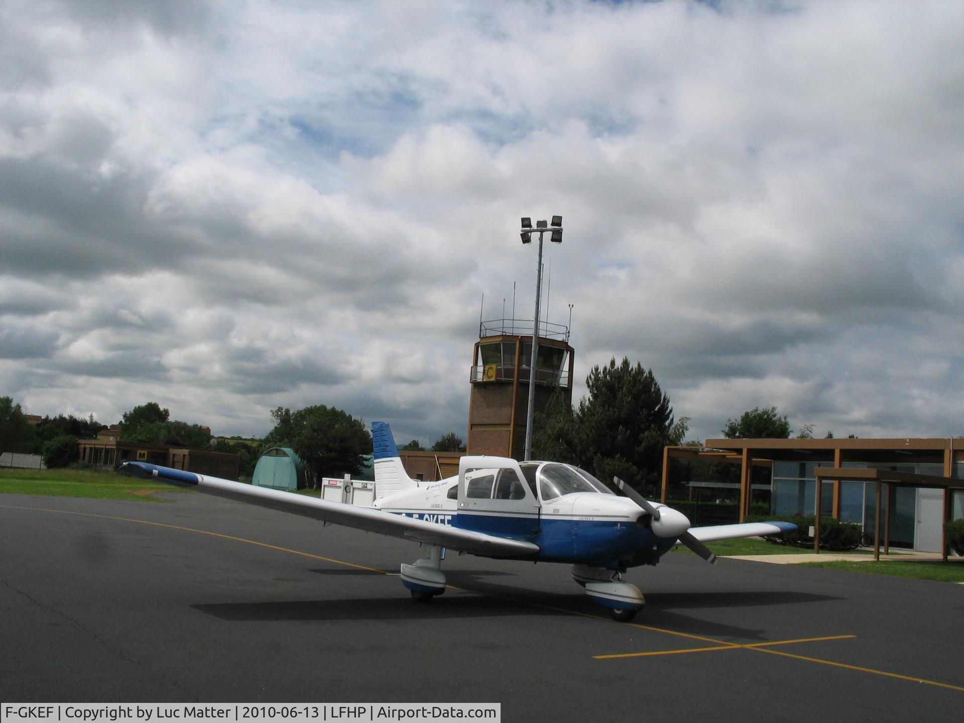 F-GKEF, Piper PA-28-181 Archer C/N 28-8290031, FGKEF parked next to Le-Puy-en-Velay/Loudes TWR