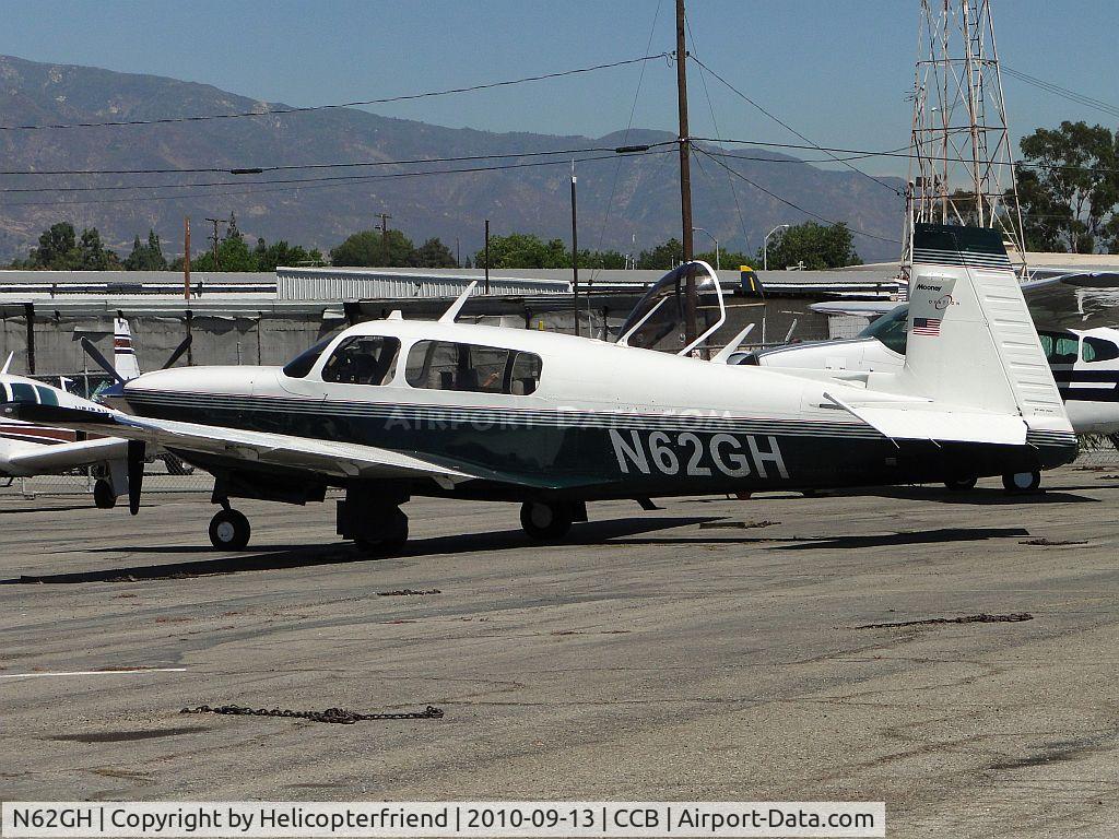 N62GH, 1999 Mooney M20R Ovation C/N 29-0190, Parked at Foothill Sales & Service