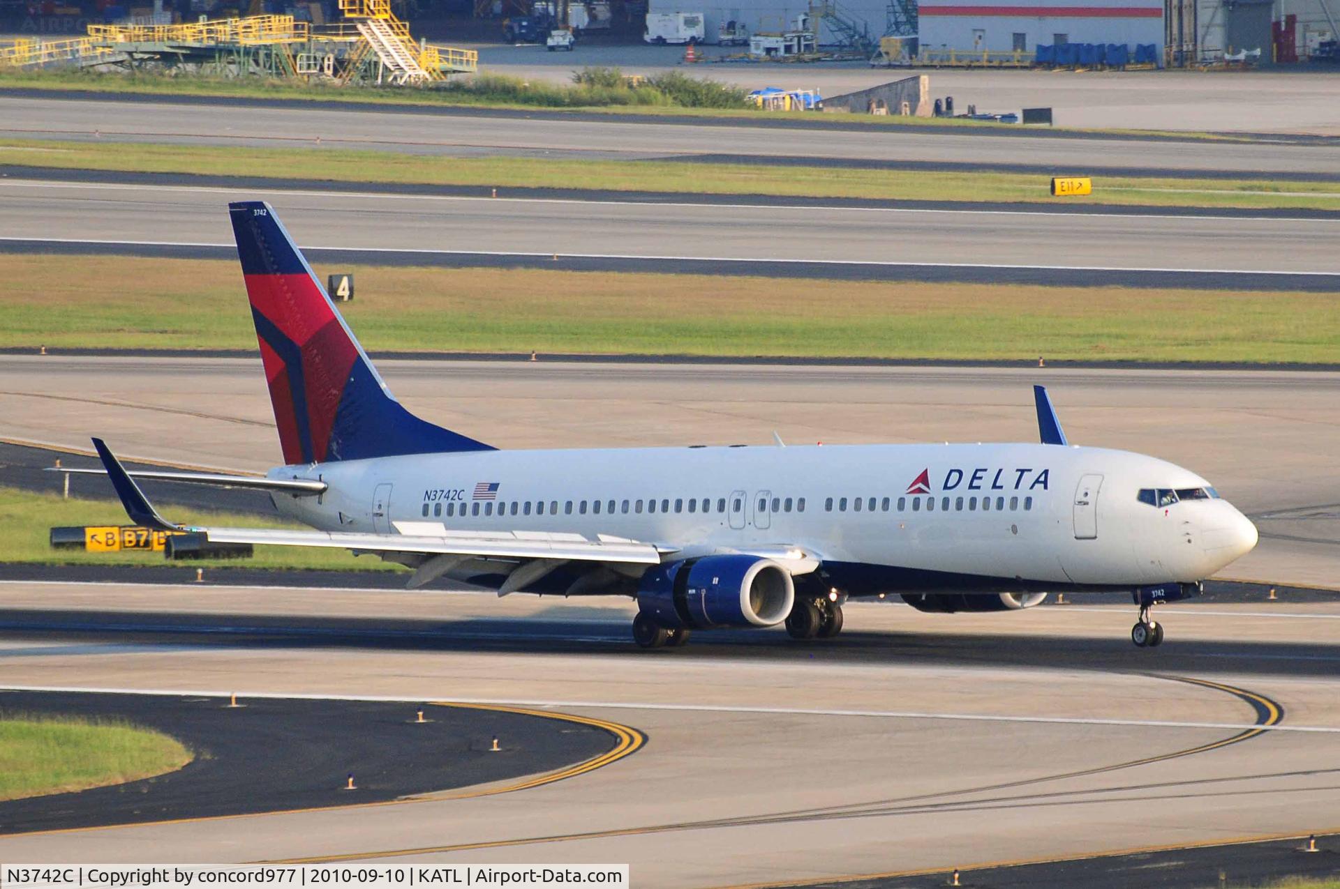 N3742C, 2001 Boeing 737-832 C/N 30835, KATL.  9/10/2010.