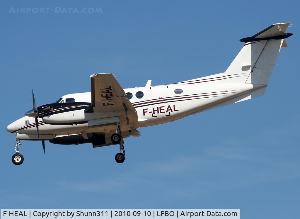 F-HEAL, 2006 Raytheon B200 Super King Air C/N BB-1928, Landing rwy 32L