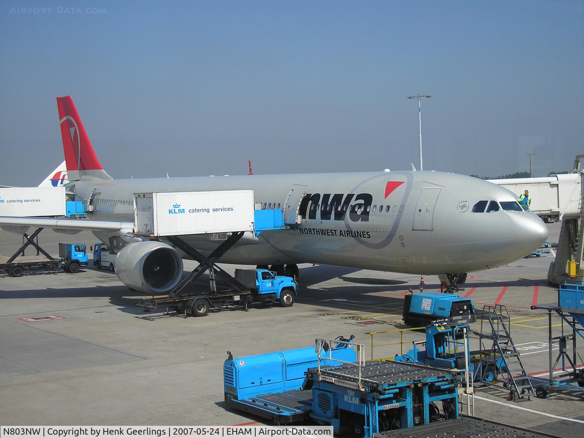 N803NW, 2003 Airbus A330-323 C/N 0542, Preparing for departure