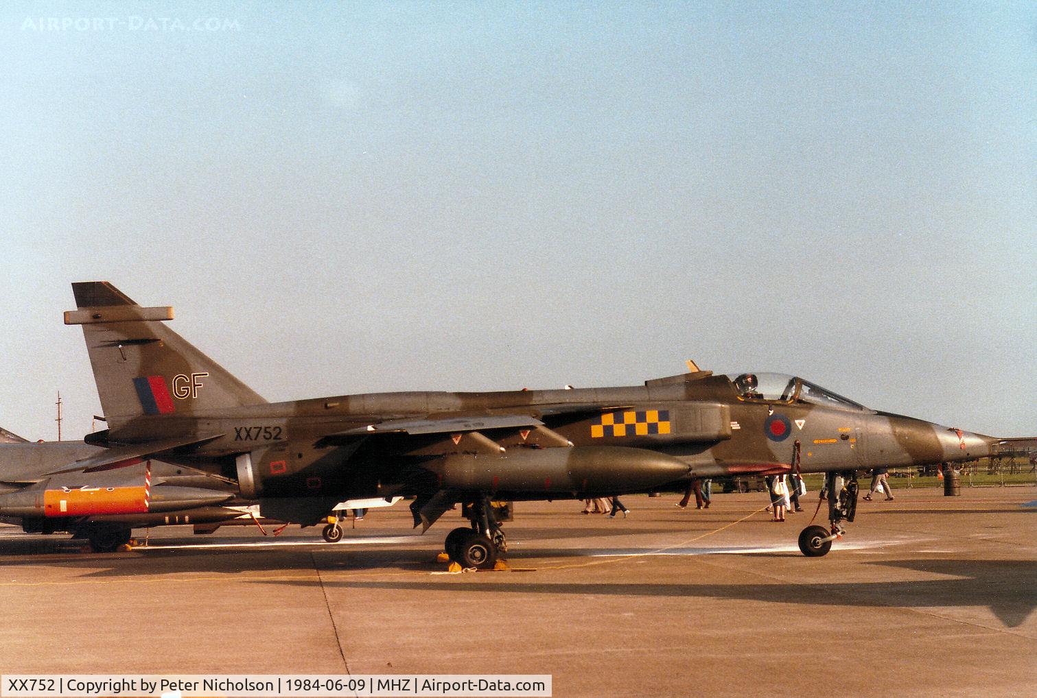 XX752, 1975 Sepecat Jaguar GR.1A C/N S.49, Jaguar GR.1 of 54 Squadron at RAF Coltishall on display at the 1984 RAF Mildenhall Air Fete.