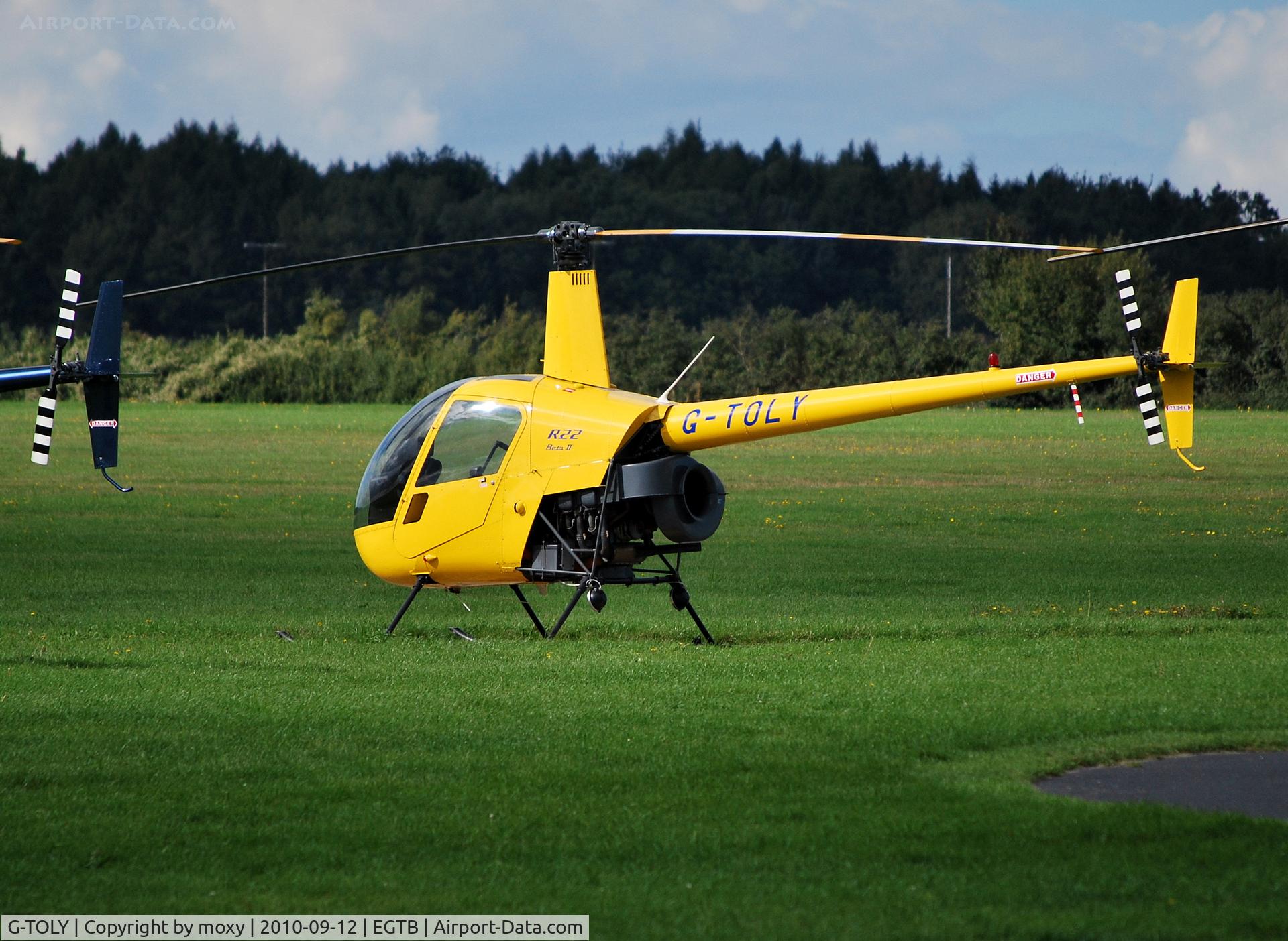 G-TOLY, 1998 Robinson R22 Beta II C/N 2809, Robinson R22 Beta at Wycombe Air Park