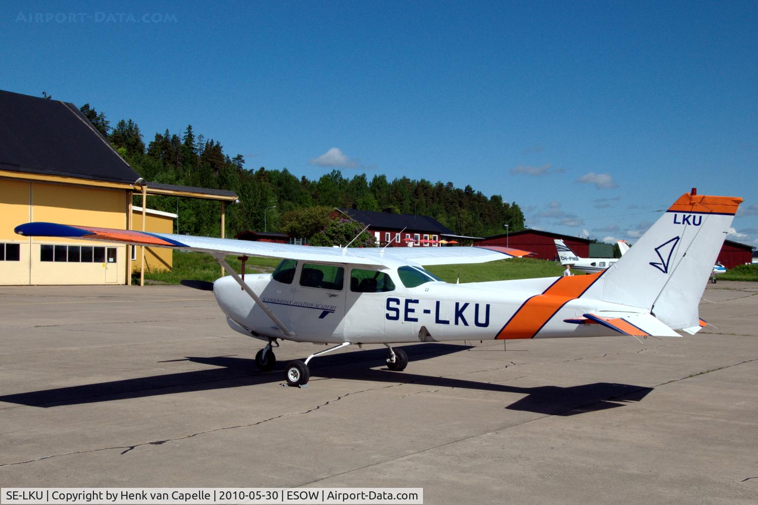 SE-LKU, Cessna 172RG Cutlass RG C/N 172RG0915, Cessna 172RG of the Scandinavian Aviation Academy on the platform of Västerås Hässlö airport, Sweden