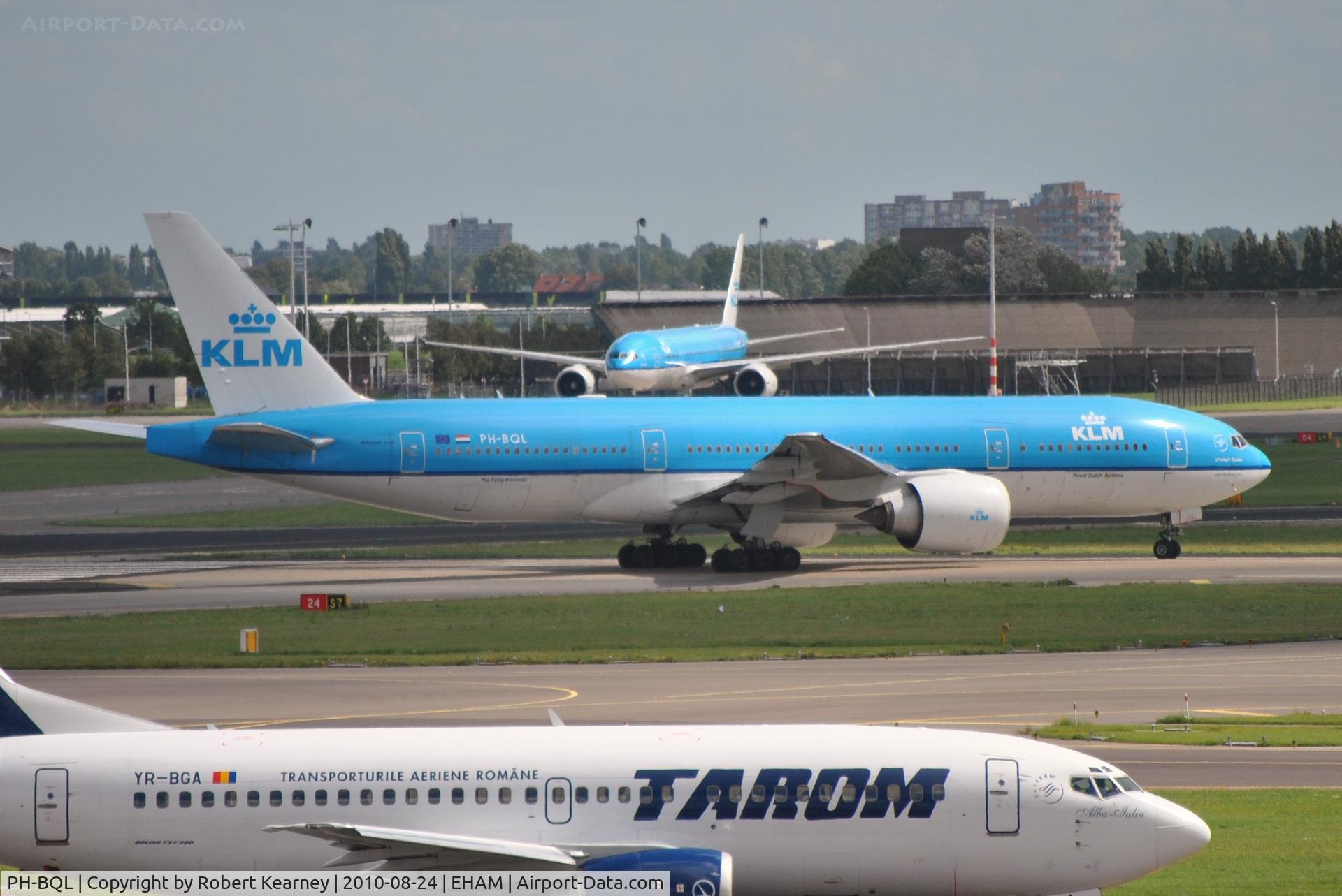 PH-BQL, 2006 Boeing 777-206/ER C/N 34711, KLM heavy lining up