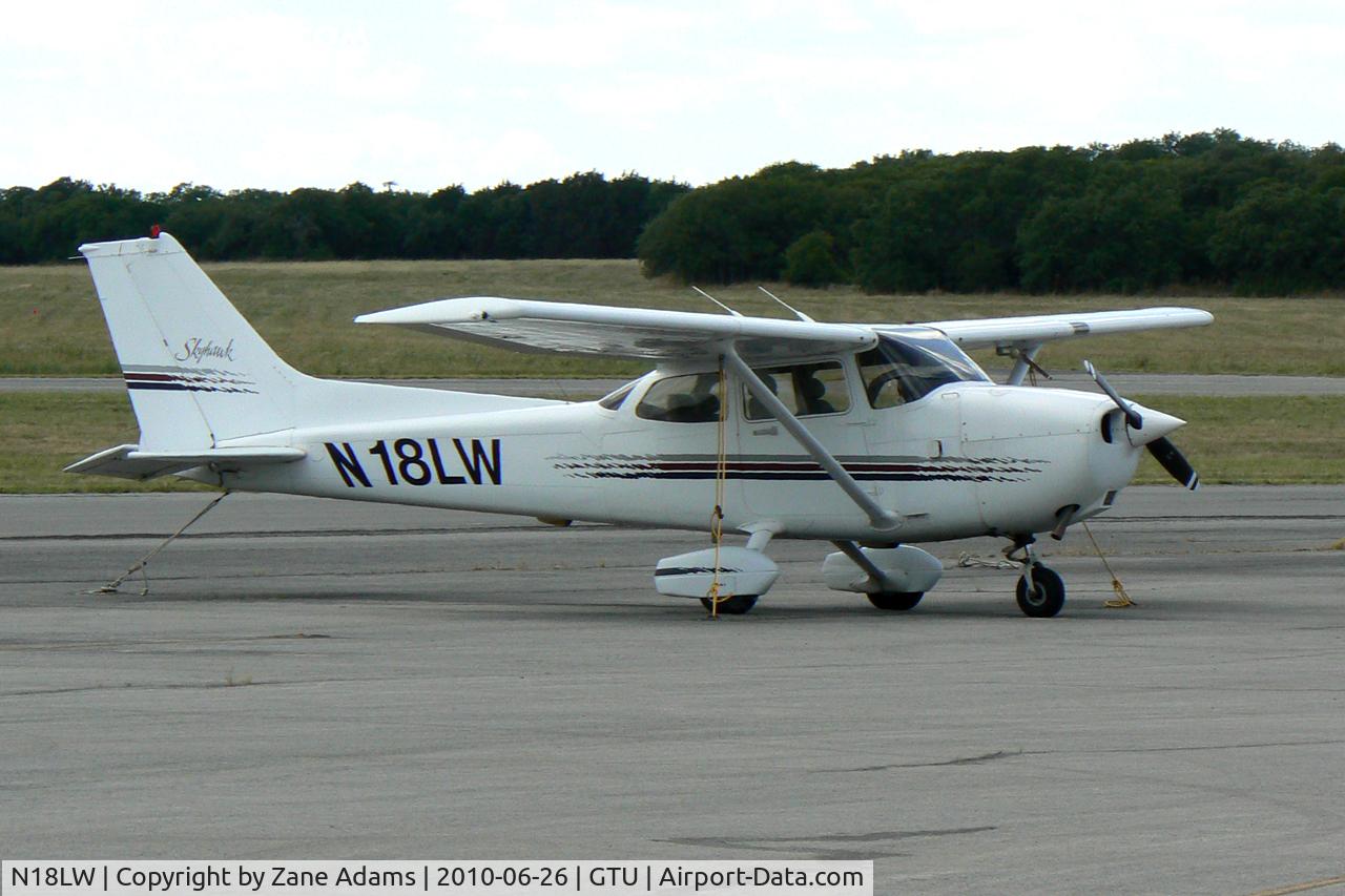 N18LW, 1998 Cessna 172R C/N 17280403, At Georgetown Municipal, TX