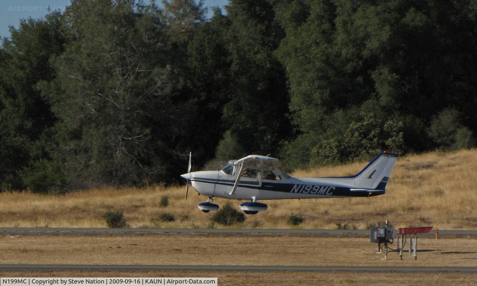 N199MC, 1977 Cessna 172N C/N 17268570, 1977 Cessna 172N landing at Auburn, CA