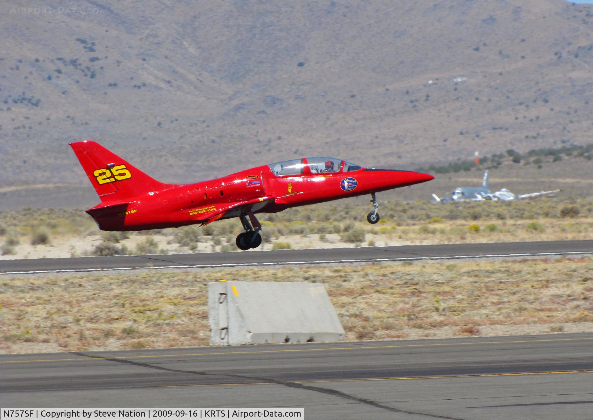 N757SF, Aero L-39 Albatros C/N 530438, Race #25 Aero Vodochody L-39 in Jet Class race @ 2009 Reno Air Races - taking off