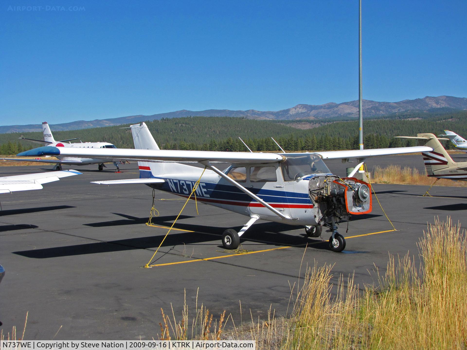 N737WE, 1977 Cessna 172N C/N 17269725, 1977 Cessna 172N @ Tahoe-Truckee Airport, CA