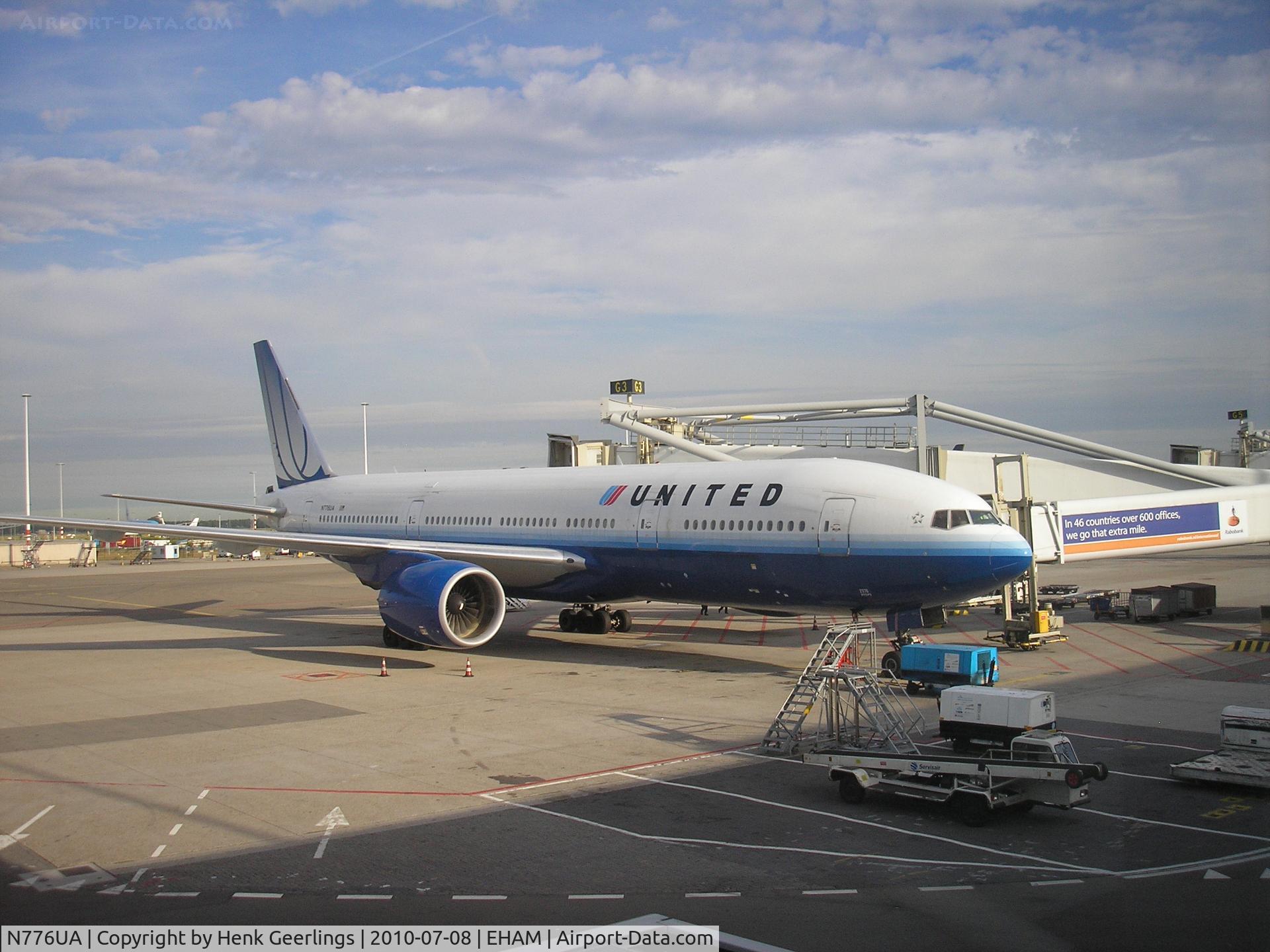 N776UA, 1996 Boeing 777-222 C/N 26937, Schiphol