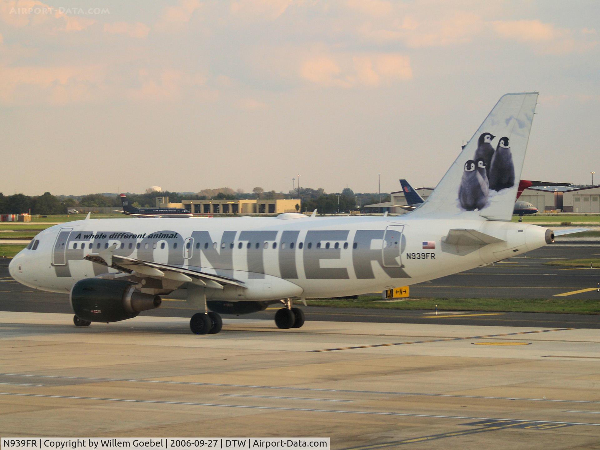 N939FR, 2005 Airbus A319-111 C/N 2448, Arrival on Detroit airport