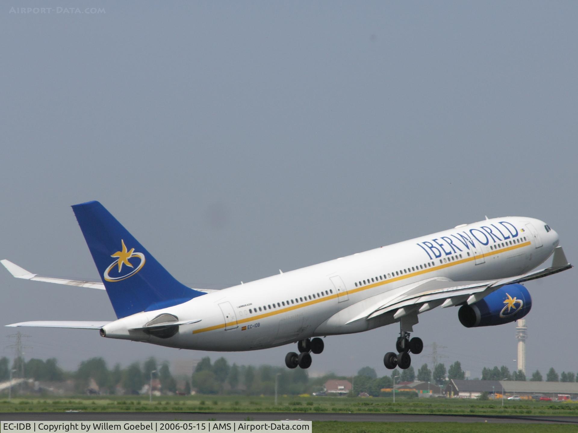 EC-IDB, 2002 Airbus A330-243 C/N 461, Take off of the 