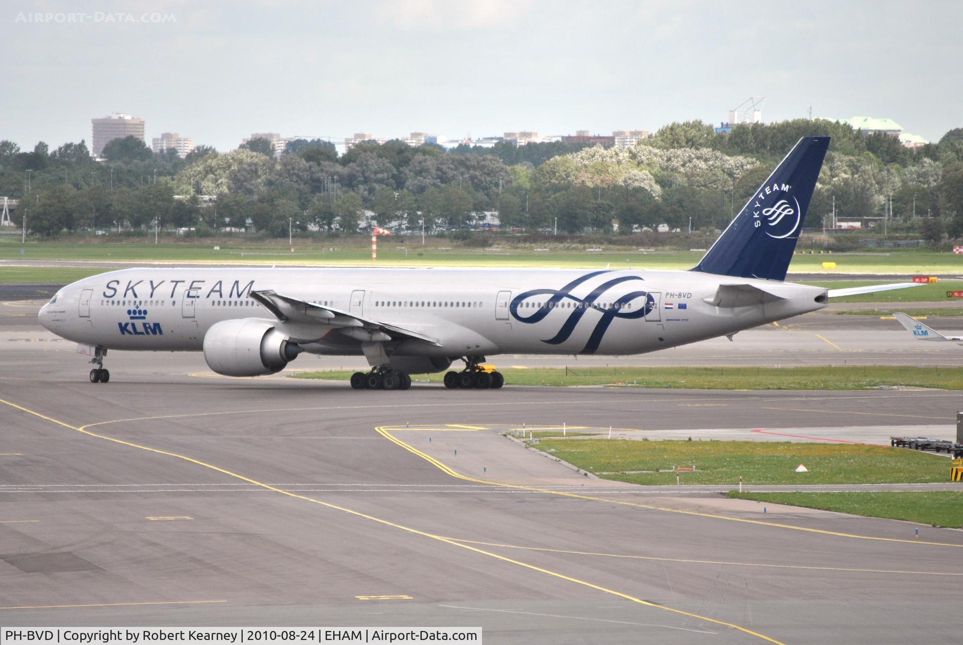 PH-BVD, 2009 Boeing 777-306/ER C/N 35979, SkyTeam B777 taxiing for departure