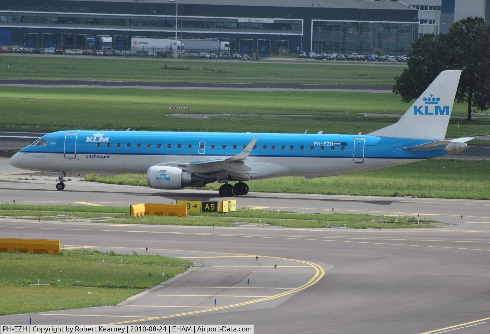PH-EZH, 2009 Embraer 190LR (ERJ-190-100LR) C/N 19000319, ERJ190 taxiing for take-off
