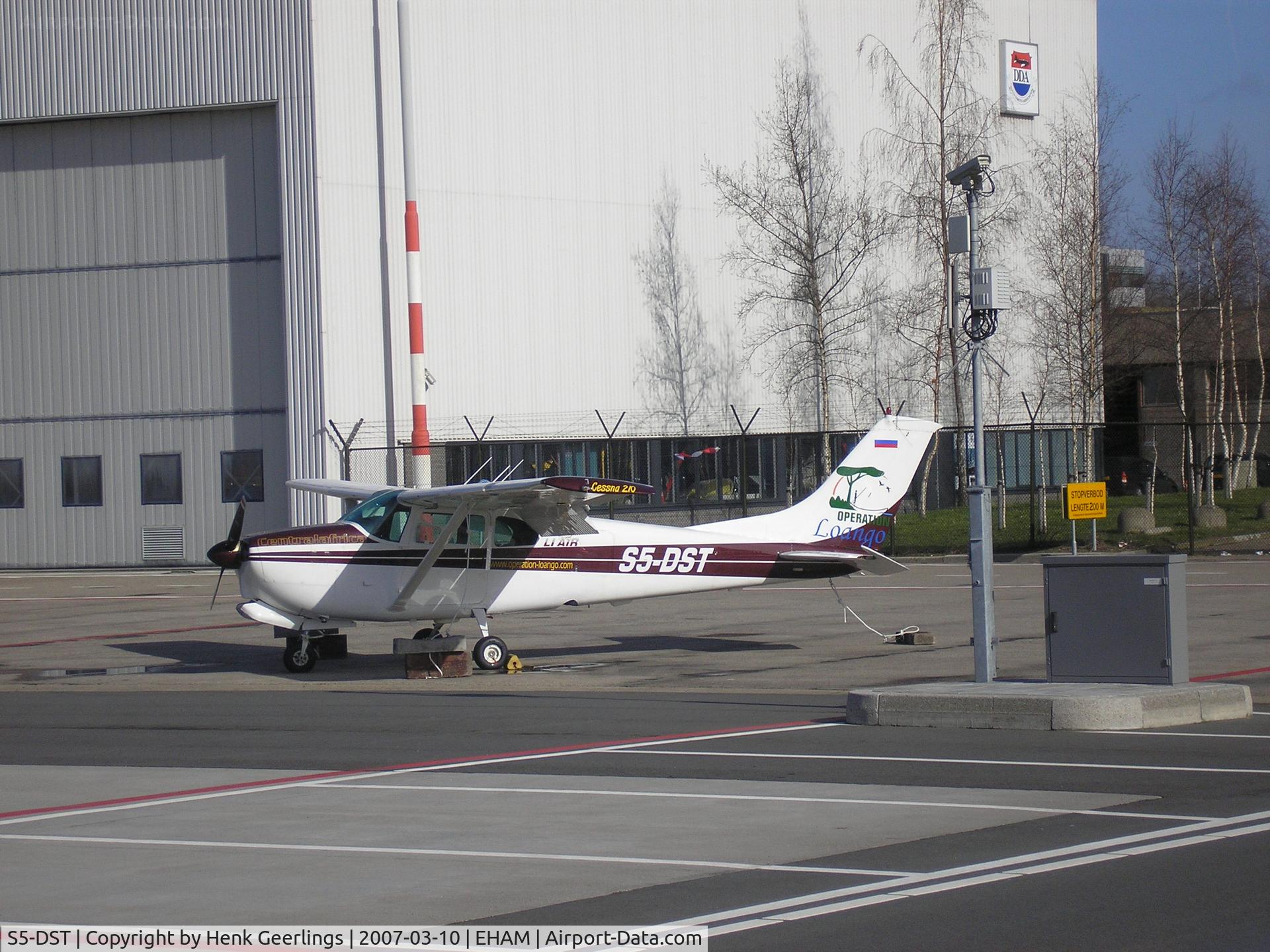 S5-DST, Cessna 210 Centurion C/N Not found S5-DST, Schiphol - East