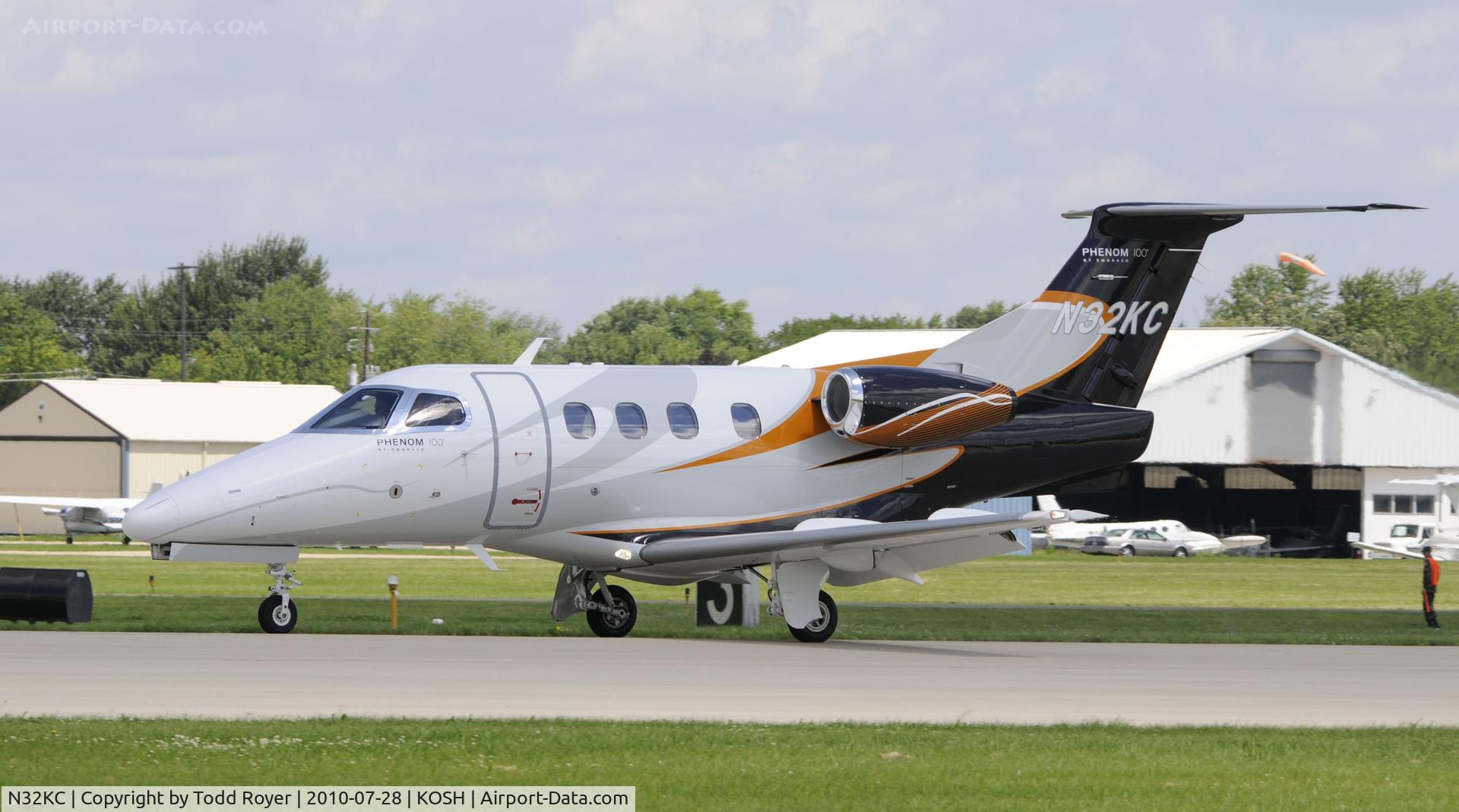 N32KC, 2009 Embraer EMB-500 Phenom 100 C/N 50000063, EAA AIRVENTURE 2010