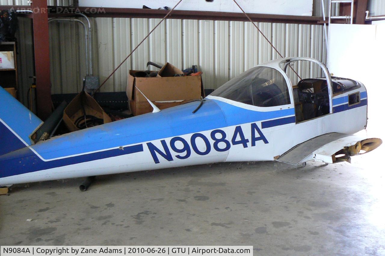 N9084A, 1982 Piper PA-38-112 Tomahawk C/N 38-82A0079, At Georgetown Municipal, TX