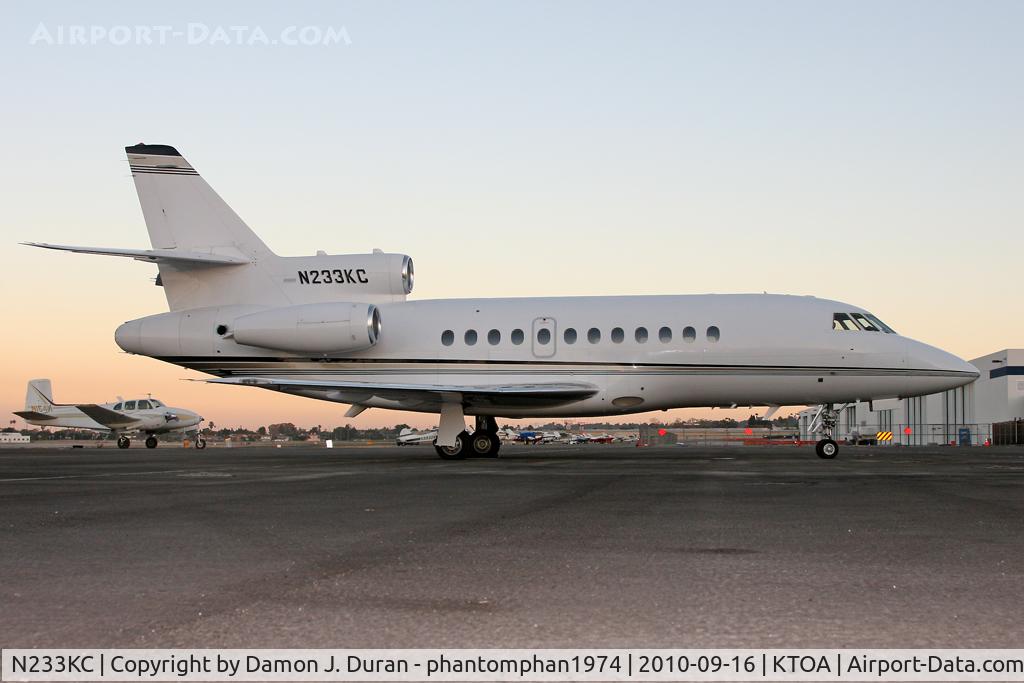 N233KC, 1998 Dassault Falcon 900 C/N 48, Shortly before take off from TOA