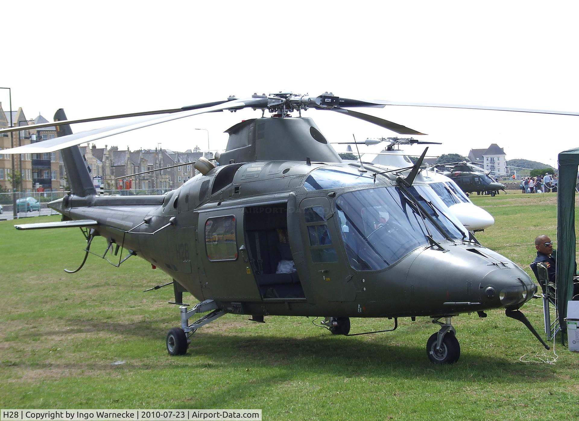 H28, Agusta A-109BA C/N 0328, Agusta A.109BA of the Belgian air force at the 2010 Helidays on the Weston-super-Mare seafront