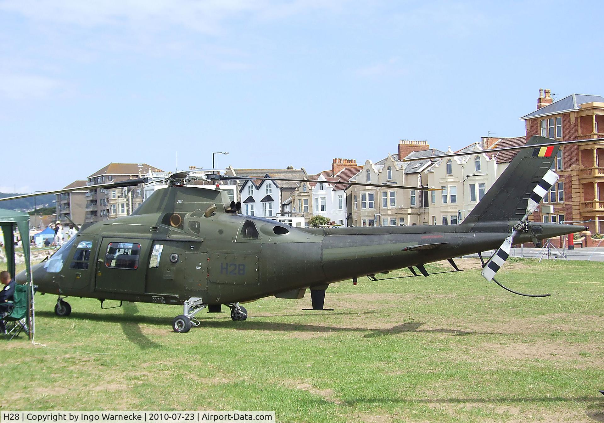 H28, Agusta A-109BA C/N 0328, Agusta A.109BA of the Belgian air force at the 2010 Helidays on the Weston-super-Mare seafront