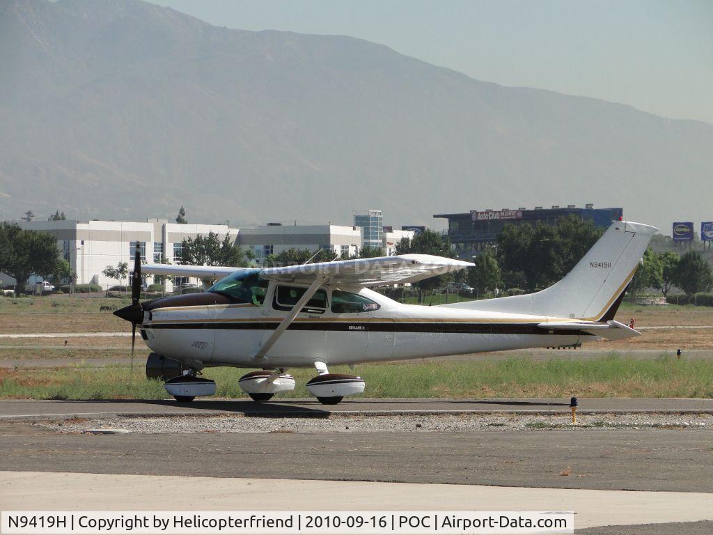 N9419H, 1981 Cessna 182R Skylane C/N 18267945, After being washed and cleaned up, she is taxiing back to her hanger