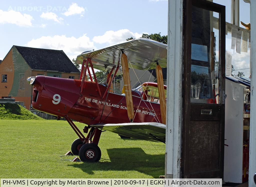 PH-VMS, 1935 De Havilland DH-82A Tiger Moth II C/N 3318, SHOT INTO THE SUN AT THE TIGER CLUB HOUSE