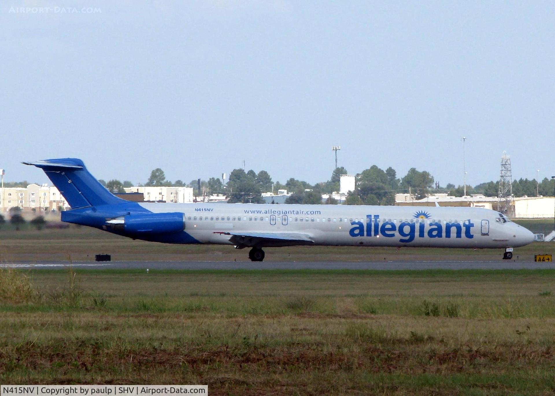N415NV, 1989 McDonnell Douglas MD-82 (DC-9-82) C/N 49909, Turning off 14 after landing at Shreveport Regional.