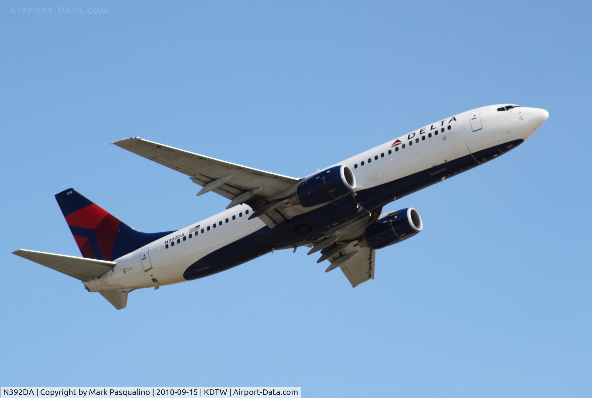 N392DA, 2000 Boeing 737-832 C/N 30561, Boeing 737-800