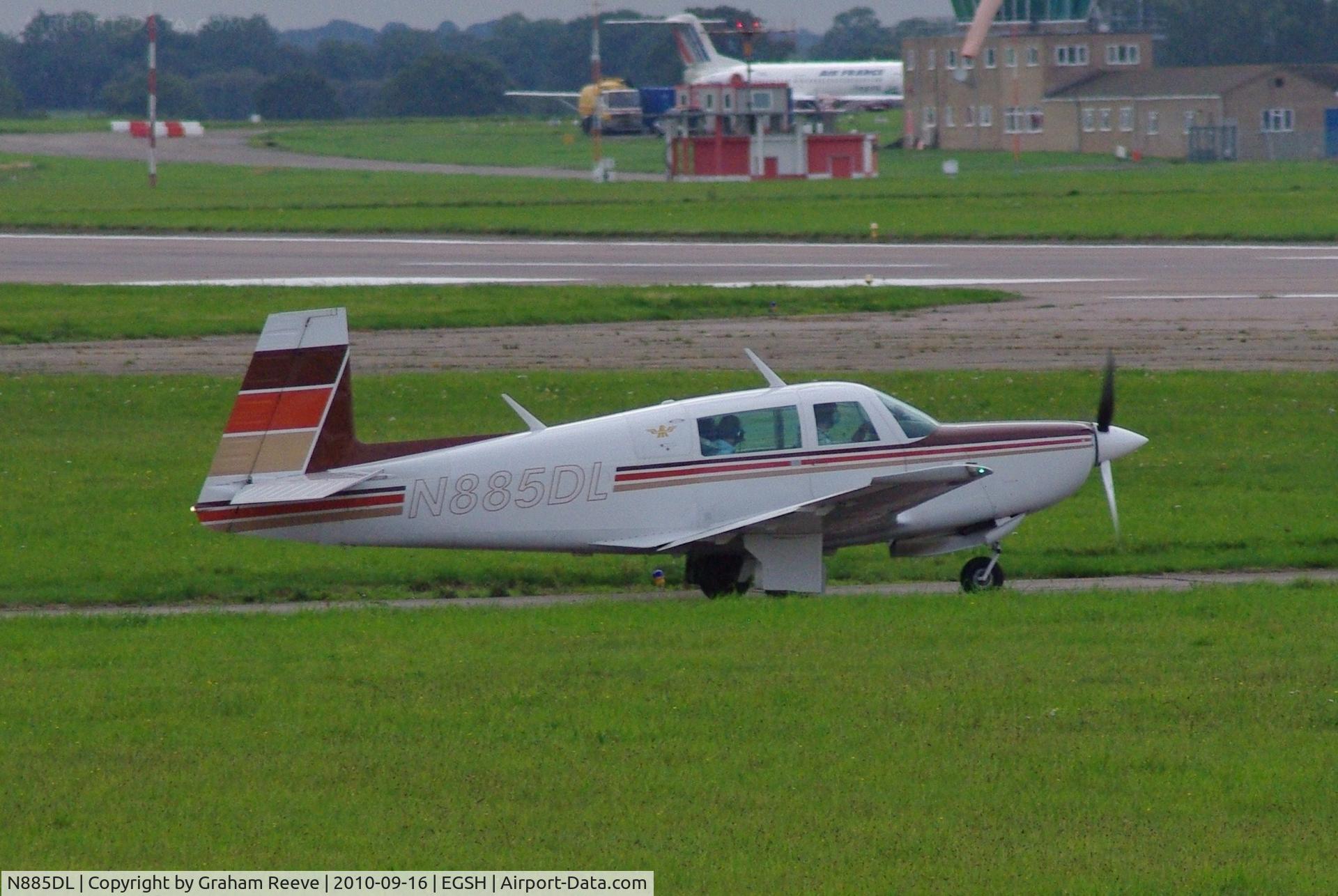 N885DL, 1980 Mooney M20K C/N 250479, About to depart.