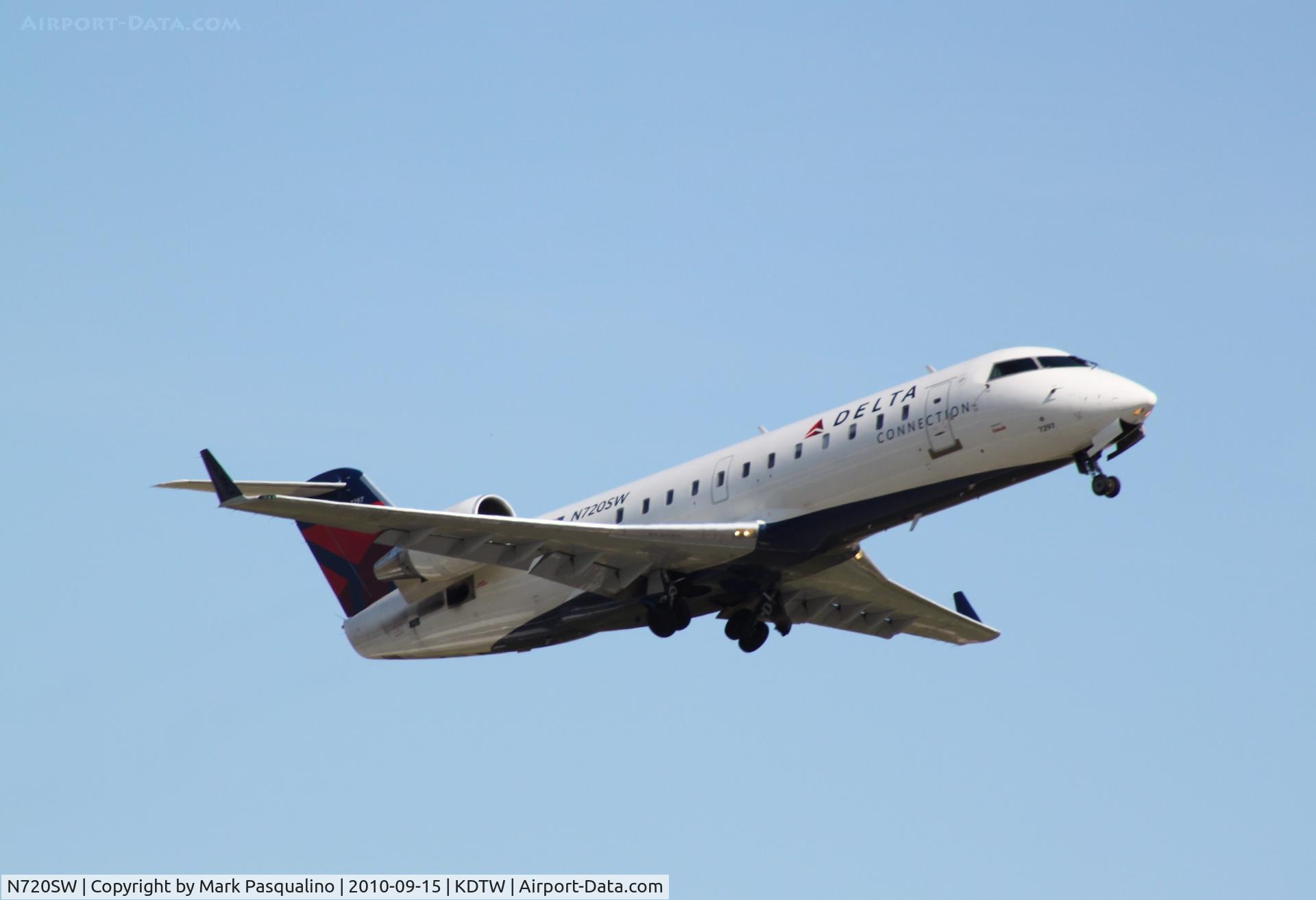 N720SW, 1999 Bombardier CRJ-100ER (CL-600-2B19) C/N 7297, CL-600-2B19