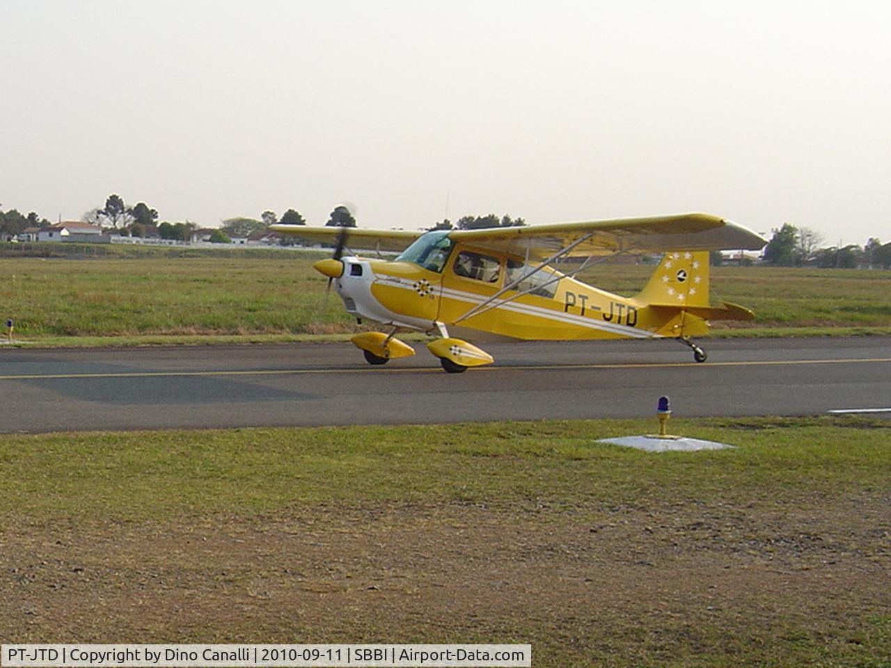 PT-JTD, 1974 AMerican Champion 7BCGC, JTD after landing on Bacacheri airport.
This photo was made for me, as the aviation enthusiast, and is subject to approval of aircraft owners