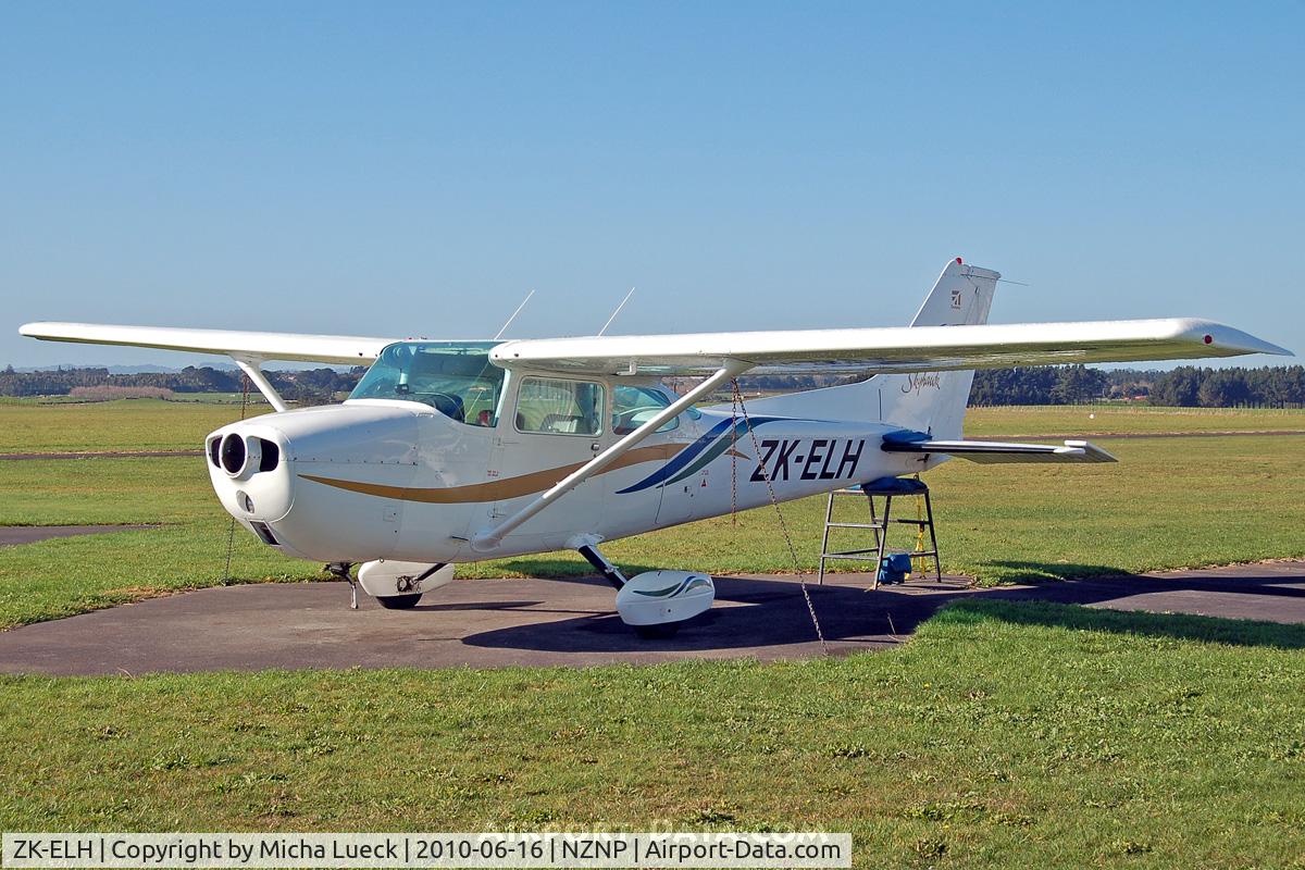 ZK-ELH, Cessna 172N C/N 17270955, At New Plymouth