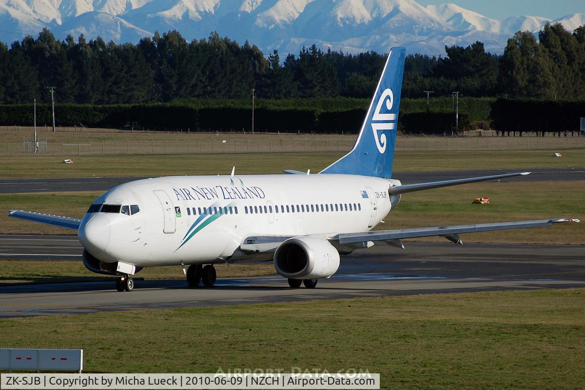 ZK-SJB, 1997 Boeing 737-33R C/N 28868, At Christchurch
