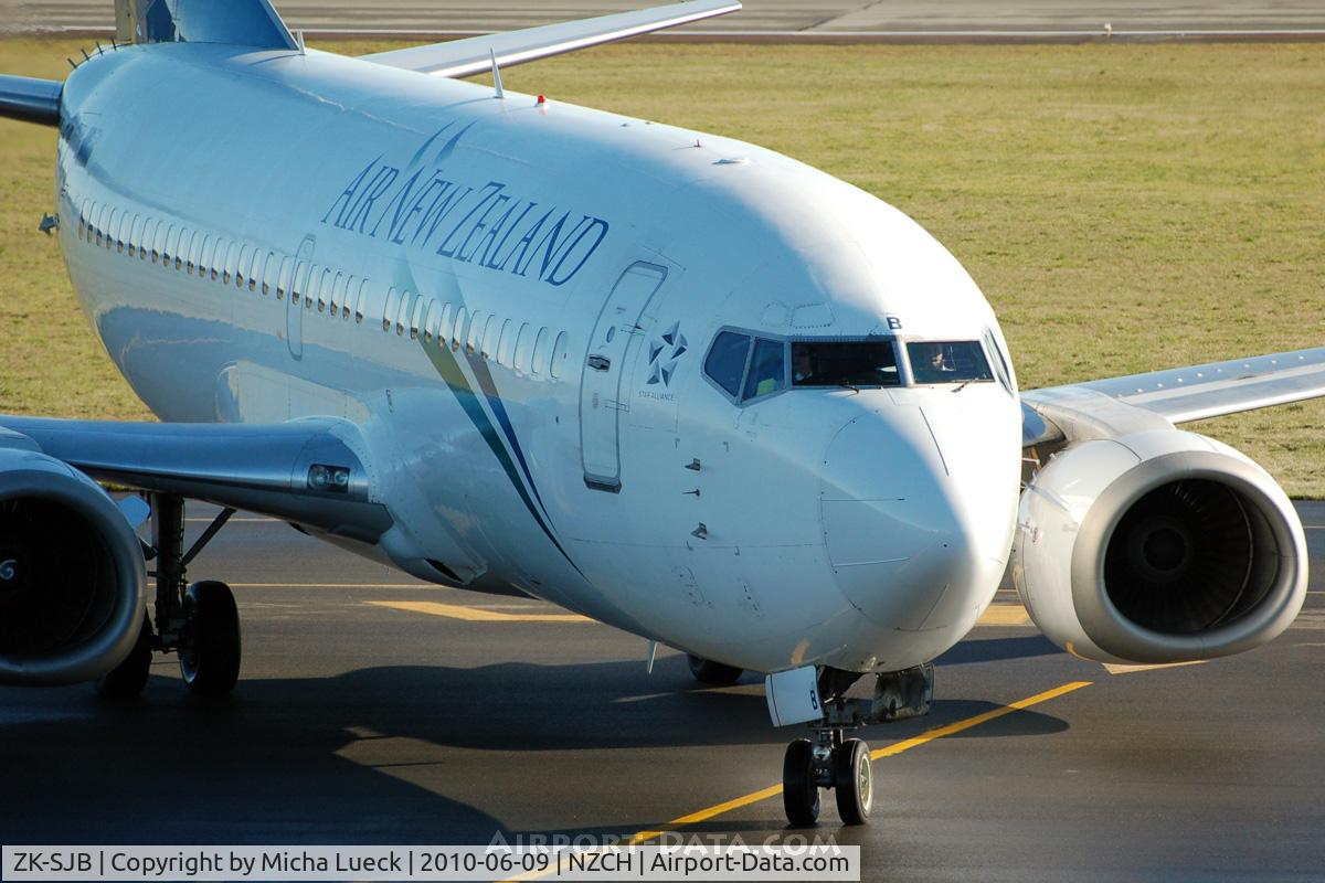 ZK-SJB, 1997 Boeing 737-33R C/N 28868, At Christchurch