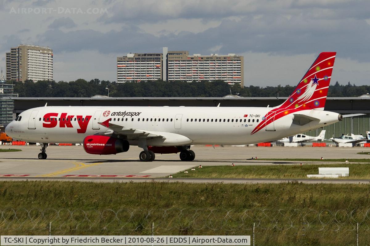 TC-SKI, 1998 Airbus A321-231 C/N 0811, taxying to the gate