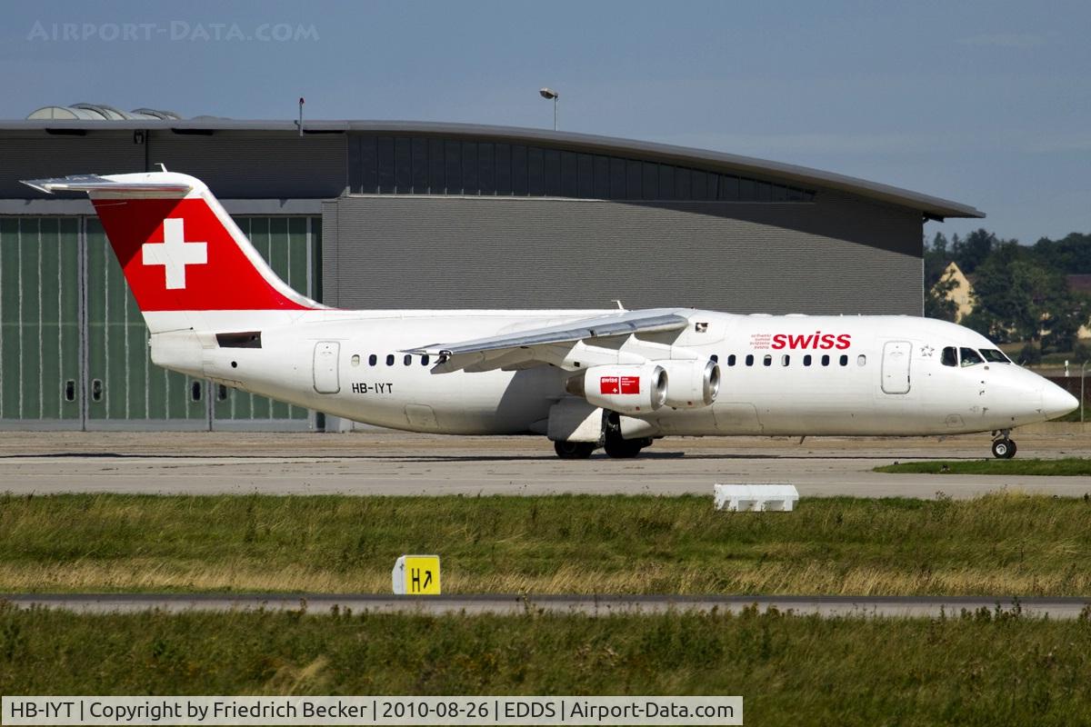 HB-IYT, 2000 British Aerospace Avro 146-RJ100 C/N E3380, taxying to the active