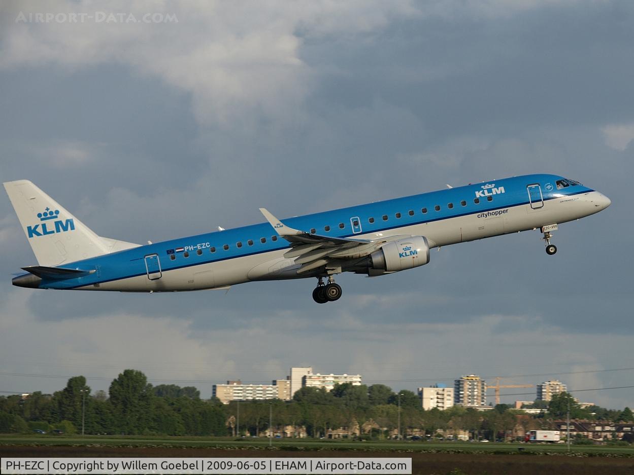 PH-EZC, 2008 Embraer 190LR (ERJ-190-100LR) C/N 19000250, Take off of the 