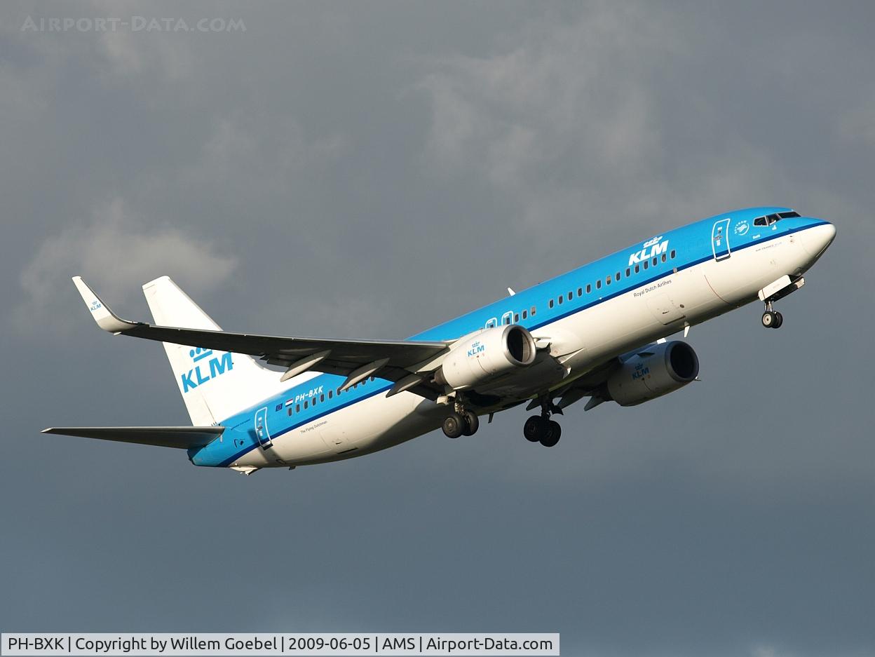 PH-BXK, 2000 Boeing 737-8K2 C/N 29598, Take off of the 
