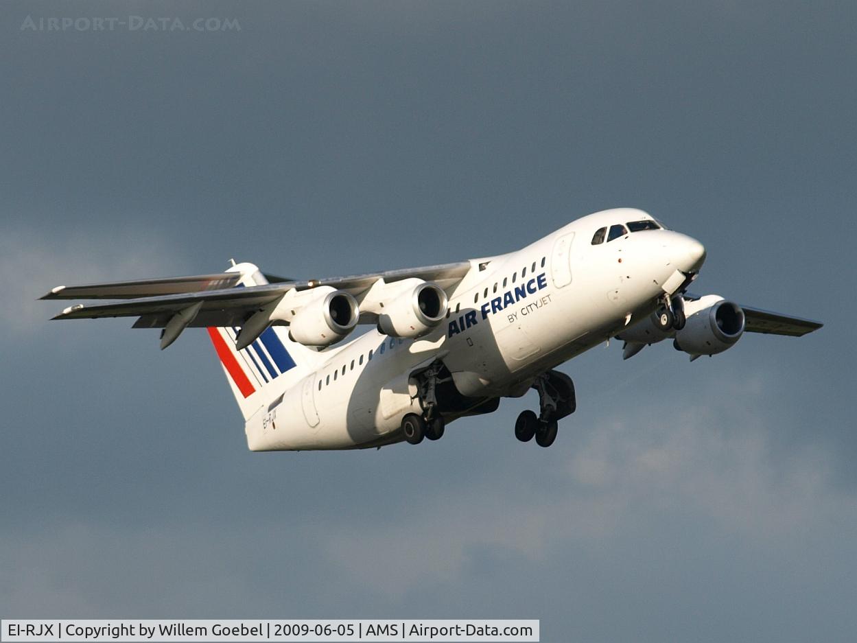 EI-RJX, 2000 BAe Systems Avro 146-RJ85A C/N E.2372, Take off of the 