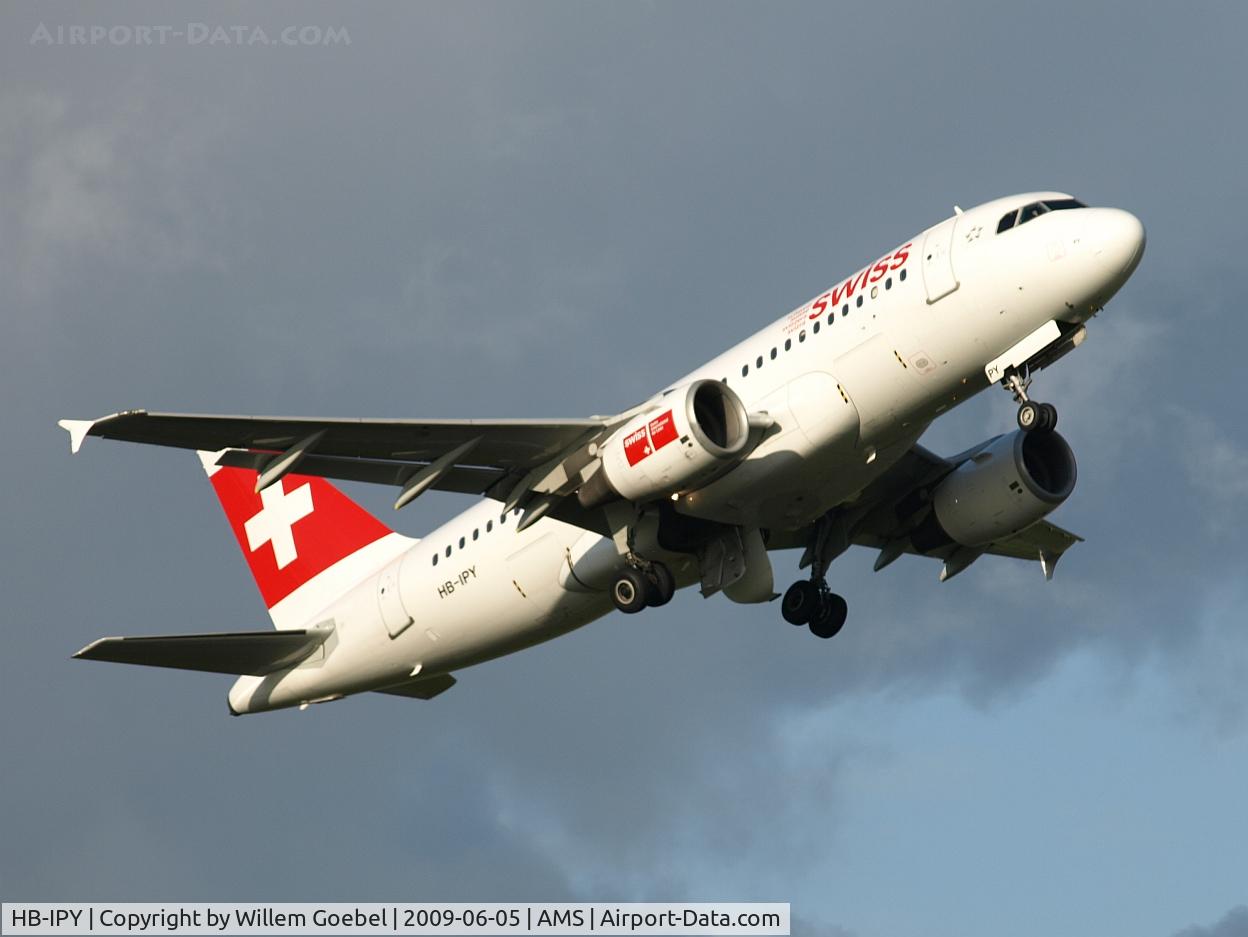 HB-IPY, 1996 Airbus A319-112 C/N 621, Take off of the 