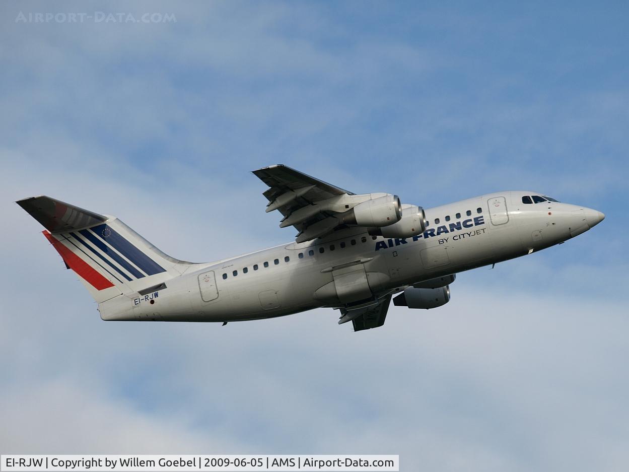 EI-RJW, 2000 British Aerospace Avro 146-RJ85A C/N E2371, Take off of the 