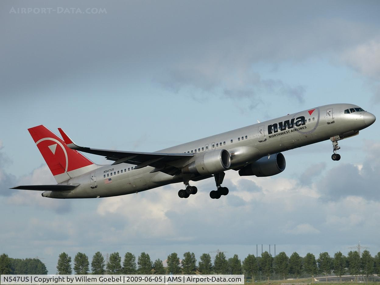 N547US, 1996 Boeing 757-251 C/N 26494, Take off of the 