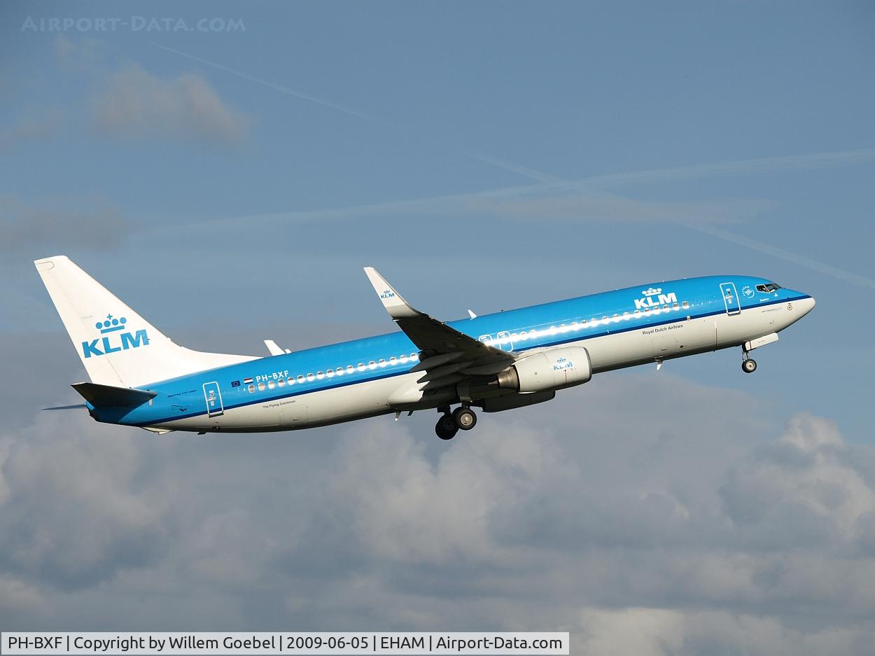 PH-BXF, 2000 Boeing 737-8K2 C/N 29596, Take off of the 